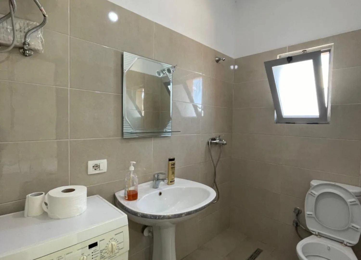 Bajovah Apartments & Restaurant Tirana