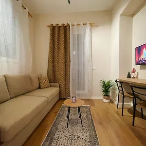 https://aj-apartments-hidden-gem-in-front-of-taiwan-center.hotels-in-tirana.com