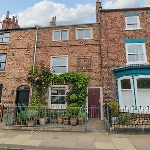 https://5-college-square.yorkshirehotels.net