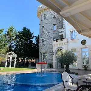 Castle Konti Hotell