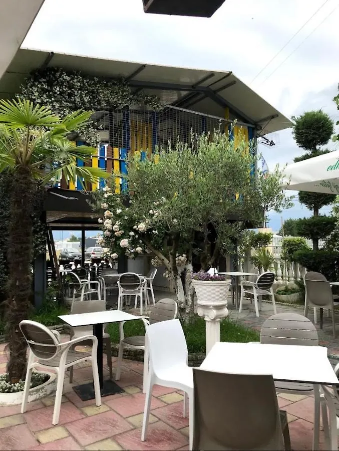Bajovah Apartments & Restaurant ティラナ アルバニア