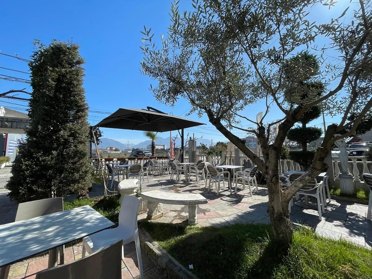 Bajovah Apartments & Restaurant ティラナ